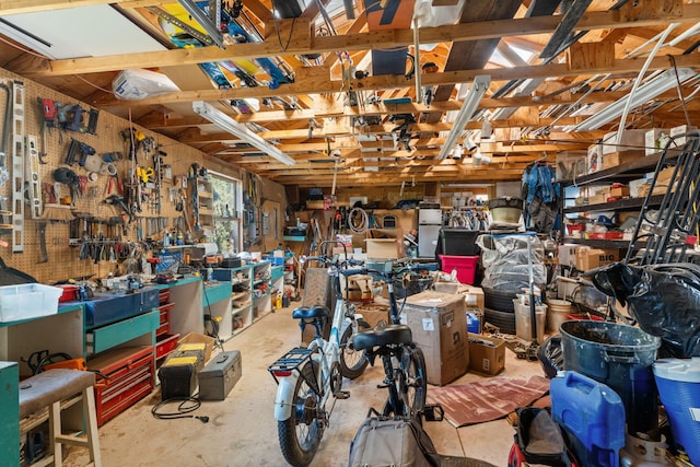 4 Pop Chalee, Glorieta, NM 87535 - garage featuring a workshop area