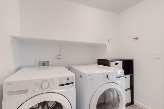 3034 Shannon Ln NE, Rio Rancho, NM 87144 - laundry area featuring washing machine and dryer and baseboards