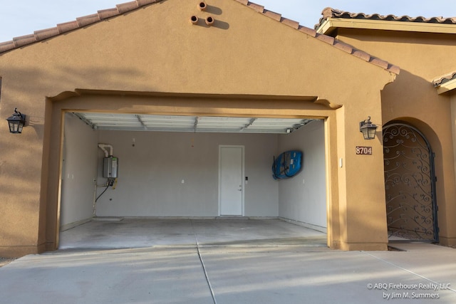 8704 Espacio Verde Rd, Albuquerque, NM 87120 - garage with water heater