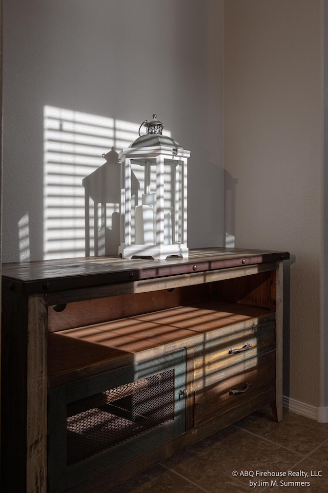 8704 Espacio Verde Rd, Albuquerque, NM 87120 - detailed view of baseboards