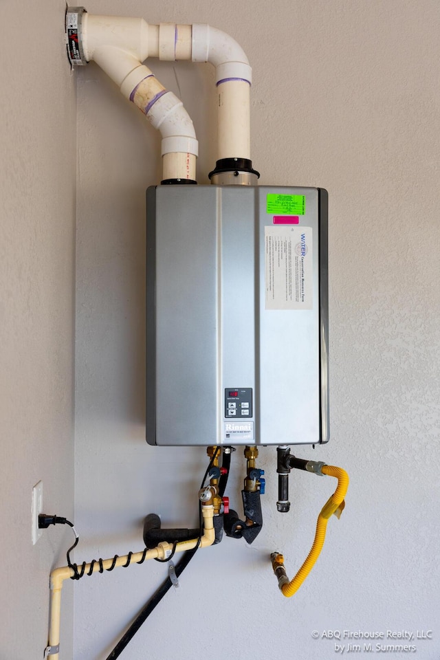 8704 Espacio Verde Rd, Albuquerque, NM 87120 - utility room featuring tankless water heater