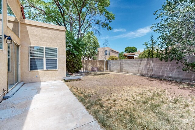 10809 Academy Ridge Rd NE, Albuquerque, NM 87111 - fenced backyard with a patio