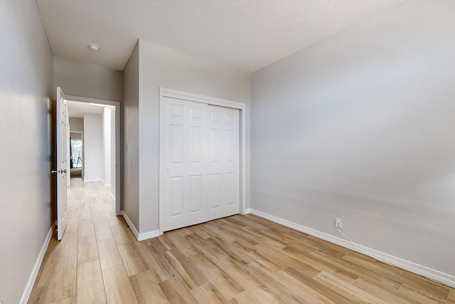 10809 Academy Ridge Rd NE, Albuquerque, NM 87111 - unfurnished bedroom featuring light wood-type flooring, baseboards, and a closet