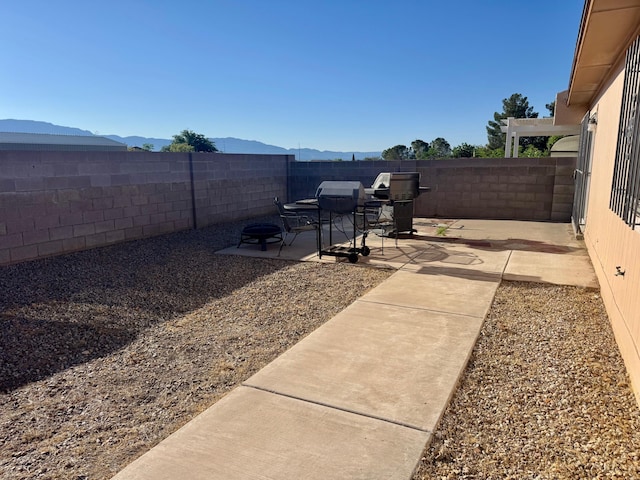 774 Stallion Rd SE, Rio Rancho, NM 87124 - fenced backyard with a patio area and a mountain view