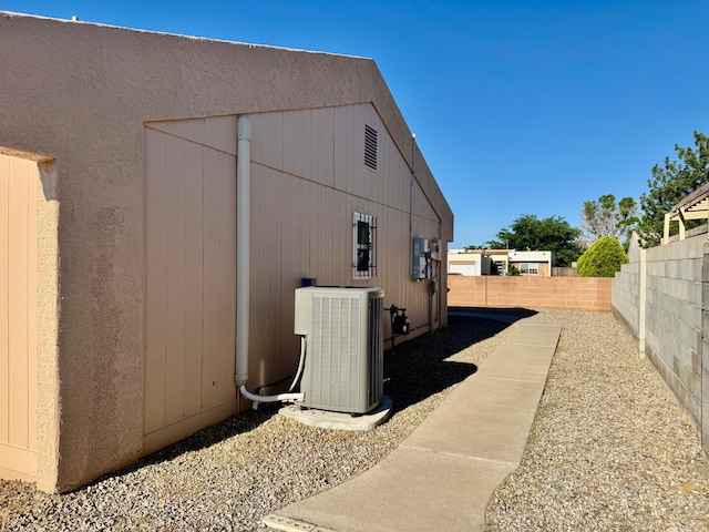 774 Stallion Rd SE, Rio Rancho, NM 87124 - view of side of property featuring central air condition unit, a fenced backyard, and stucco siding