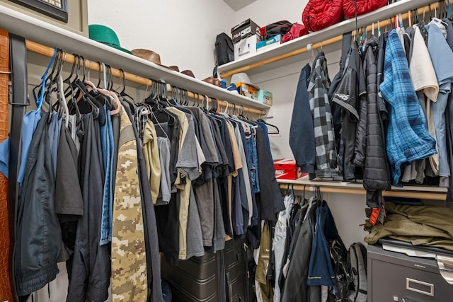 240 Rio Chama Cir SW, Los Lunas, NM 87031 - view of spacious closet