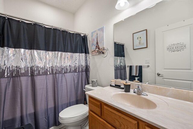 240 Rio Chama Cir SW, Los Lunas, NM 87031 - bathroom featuring toilet, vanity, and curtained shower