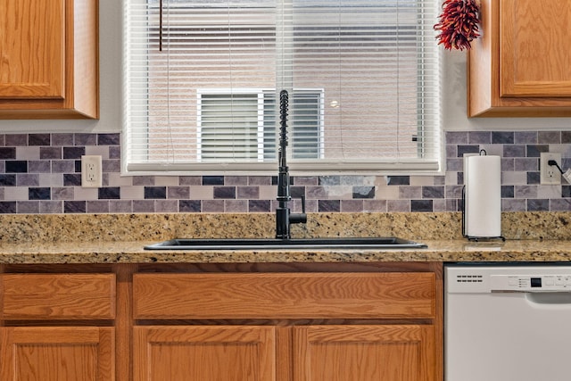 240 Rio Chama Cir SW, Los Lunas, NM 87031 - kitchen featuring dishwasher, a sink, and tasteful backsplash
