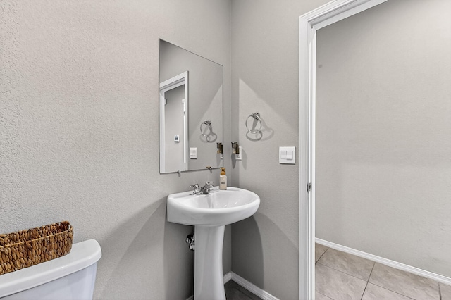 4871 Longs Peak Rd NE, Rio Rancho, NM 87144 - half bath featuring toilet, tile patterned flooring, and baseboards