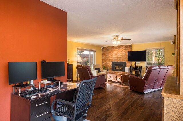 4706 Glenwood Hills Dr NE, Albuquerque, NM 87111 - living area featuring dark wood-style floors, a ceiling fan, wet bar, a fireplace, and crown molding