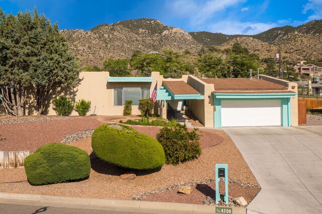 4706 Glenwood Hills Dr NE, Albuquerque, NM 87111 - property entrance with stucco siding