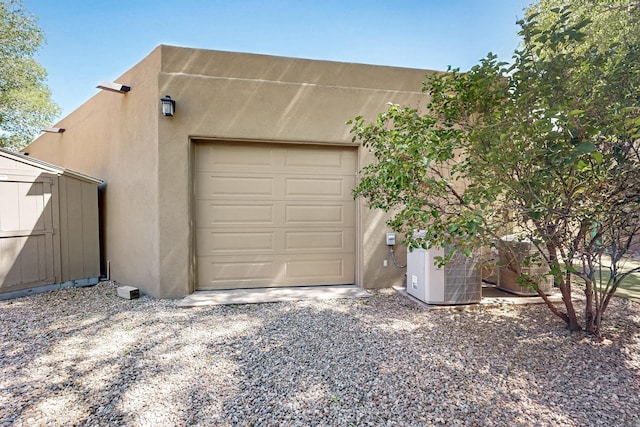 2600 Griegos Pl NW, Albuquerque, NM 87107 - garage featuring a storage unit