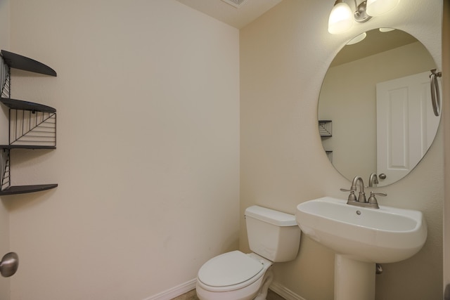 8736 Desert Fox Way NE, Albuquerque, NM 87122 - half bath featuring baseboards and toilet