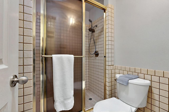 7313 Valley Forge Rd NE, Albuquerque, NM 87109 - full bath with tile walls, a stall shower, toilet, and a wainscoted wall