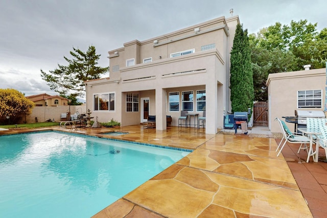 3039 Ashkirk Loop SE, Rio Rancho, NM 87124 - back of house featuring a patio area, stucco siding, and a gate