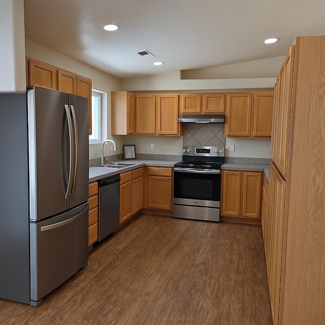 8 Revelations Pl SW, Los Lunas, NM 87031 - kitchen featuring stainless steel appliances, under cabinet range hood, dark wood-type flooring, recessed lighting, and light countertops