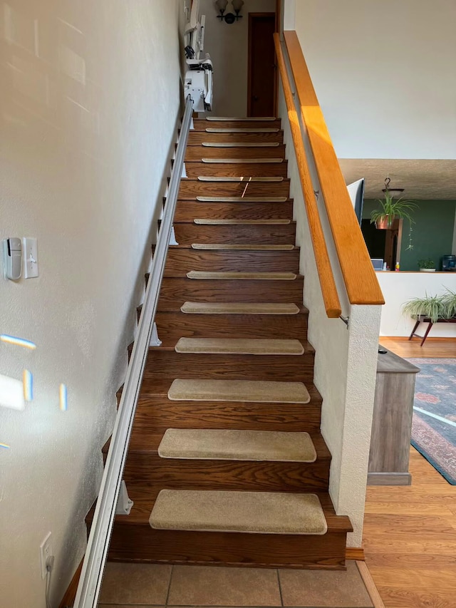 589 Diez Y Ocho Ct SE, Rio Rancho, NM 87124 - view of staircase
