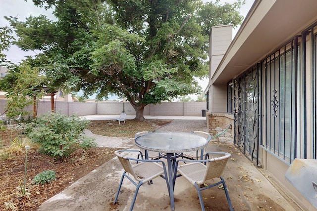6322 Lamy St NW, Albuquerque, NM 87120 - fenced backyard featuring a patio area and outdoor dining area