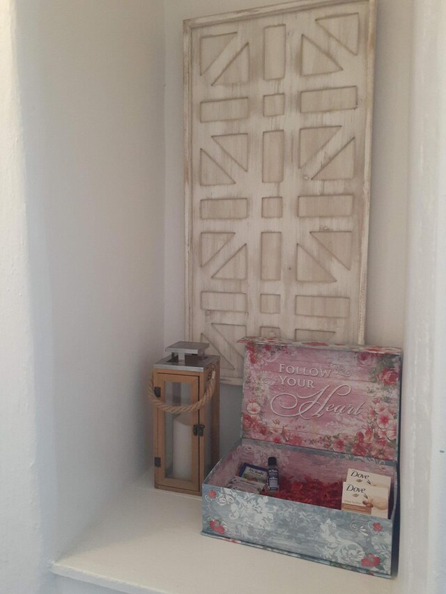711 Lewis Ave SE, Albuquerque, NM 87102 - view of bedroom