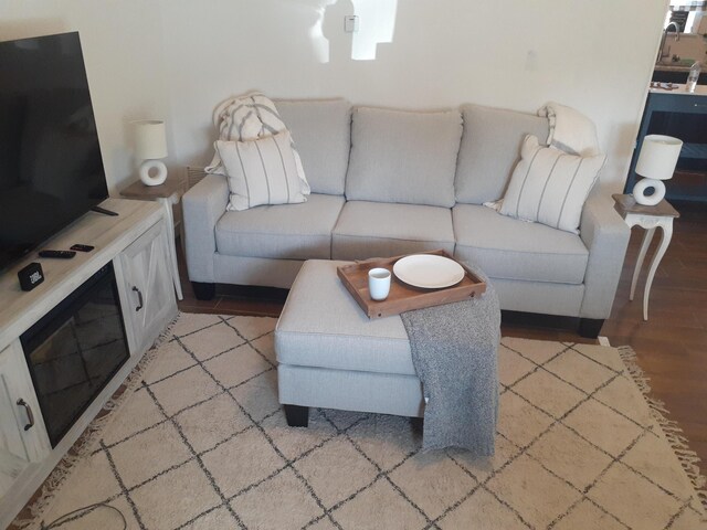 711 Lewis Ave SE, Albuquerque, NM 87102 - living area with light wood-style floors
