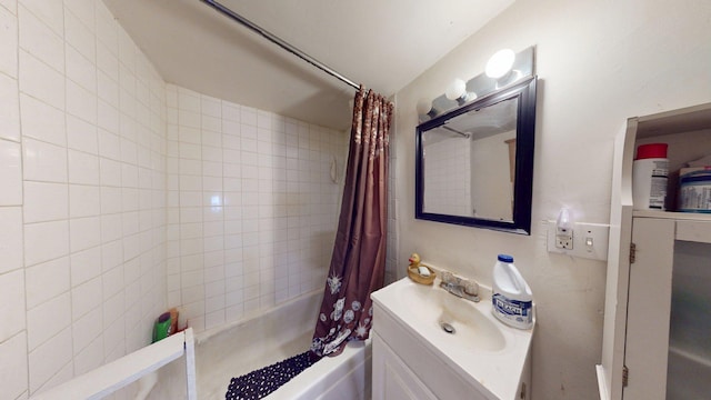 1207 Barelas Rd SW, Albuquerque, NM 87102 - full bath featuring shower / bathtub combination with curtain and vanity