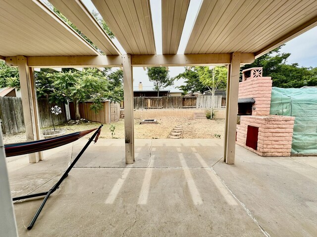 3901 70th St NW, Albuquerque, NM 87120 - fenced backyard featuring a patio area
