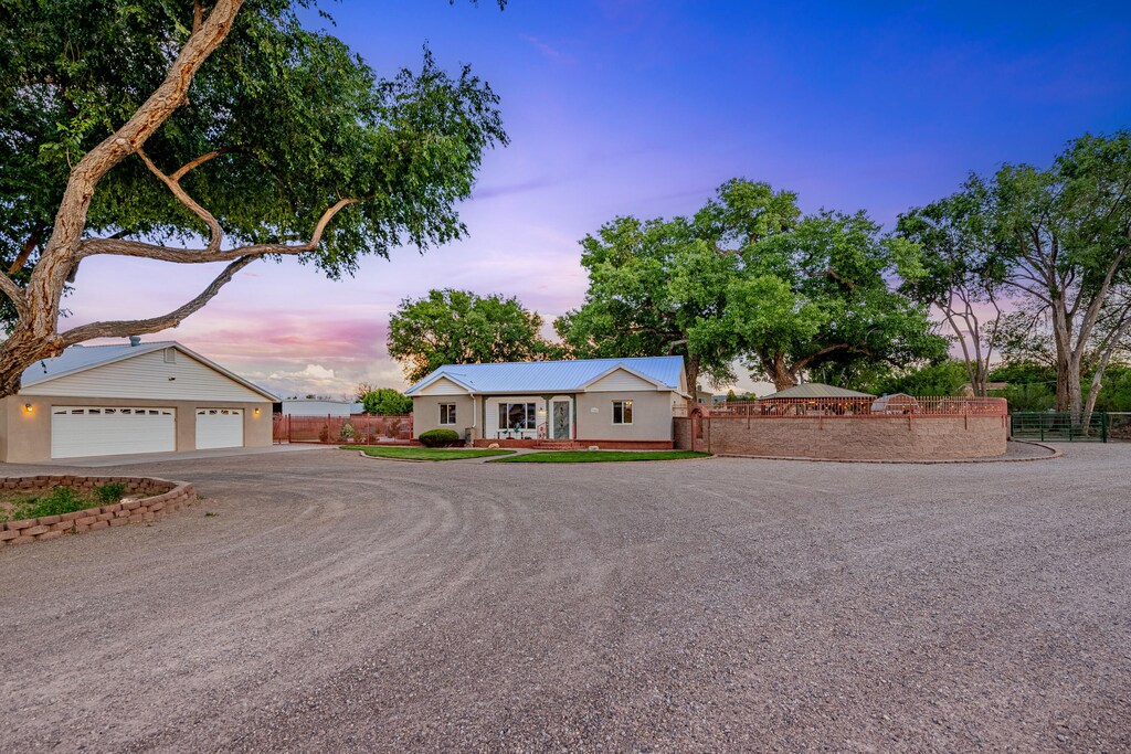 7909 Rancho De Roberto Rd NW, Albuquerque, NM 87114 - photo 1