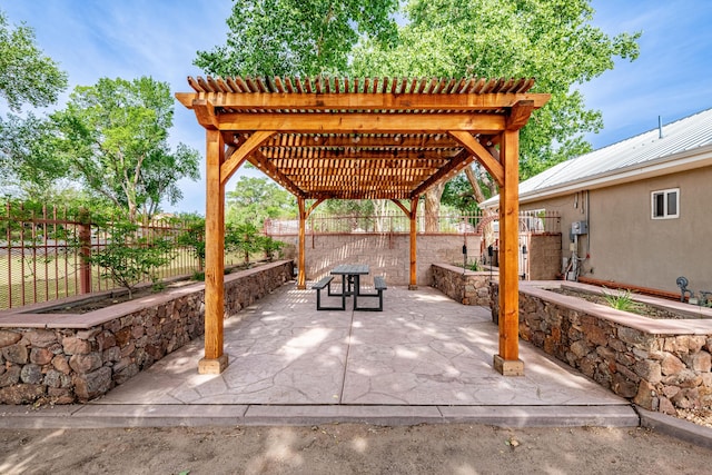 7909 Rancho De Roberto Rd NW, Albuquerque, NM 87114 - fenced backyard featuring a pergola and a patio area
