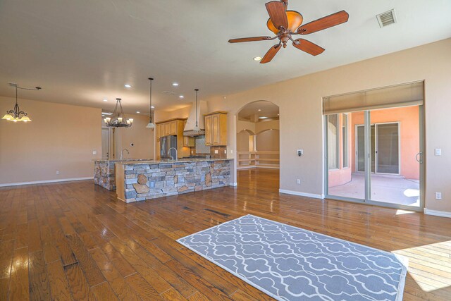 1624 23rd Ave SE, Rio Rancho, NM 87124 - living area featuring arched walkways, hardwood / wood-style flooring, baseboards, ceiling fan, and recessed lighting