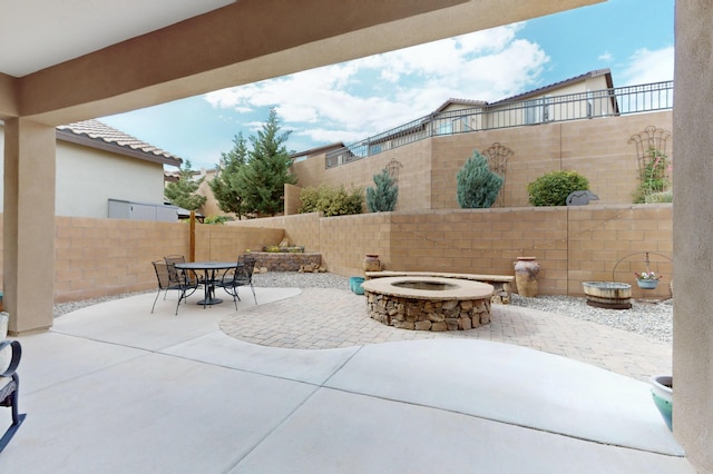 4028 Colina Roja Ln NE, Rio Rancho, NM 87124 - fenced backyard with an outdoor fire pit, a patio area, and outdoor dining space
