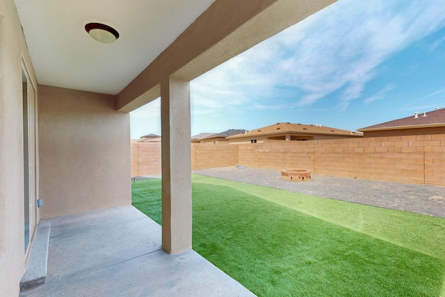 275 Adeline Ave, Los Lunas, NM 87031 - fenced backyard with a patio