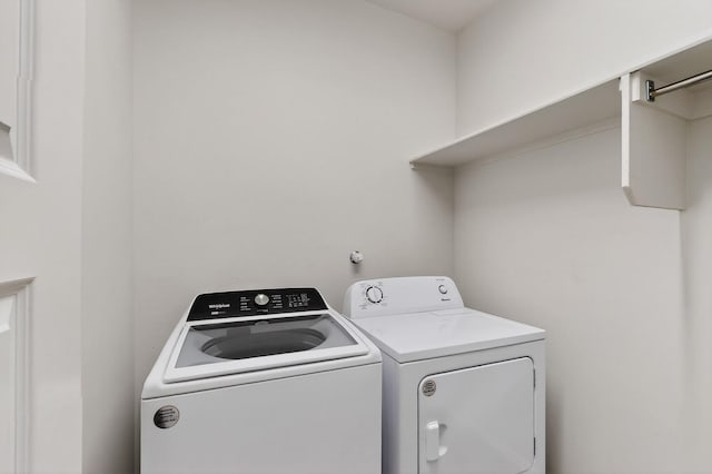 275 Adeline Ave, Los Lunas, NM 87031 - laundry room with washer and clothes dryer