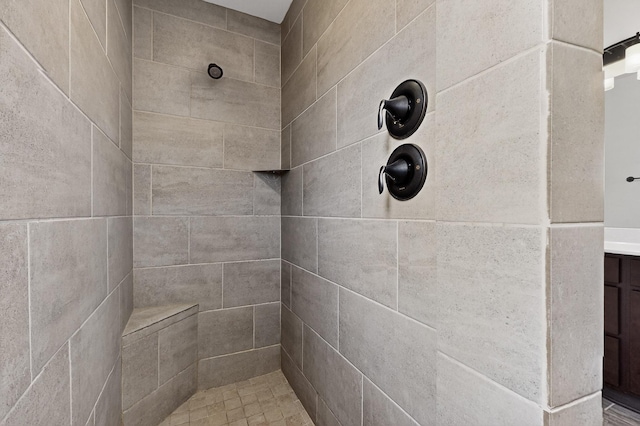 275 Adeline Ave, Los Lunas, NM 87031 - bathroom featuring tiled shower