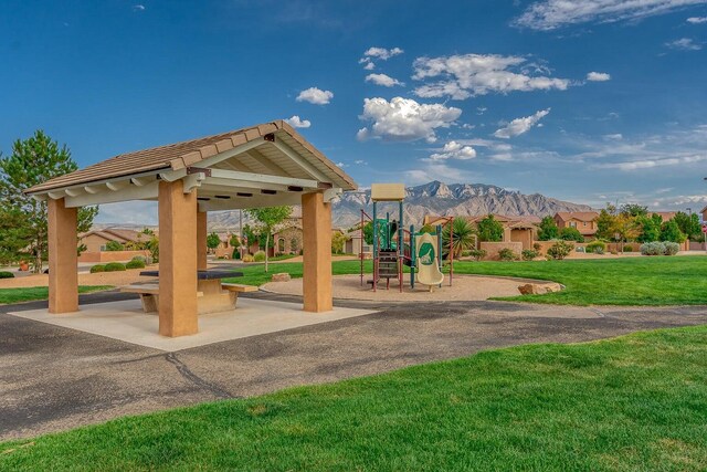 805 Palo Duro Dr, Bernalillo, NM 87004 - communal playground featuring a lawn