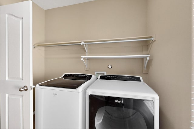 805 Palo Duro Dr, Bernalillo, NM 87004 - laundry area with washing machine and dryer