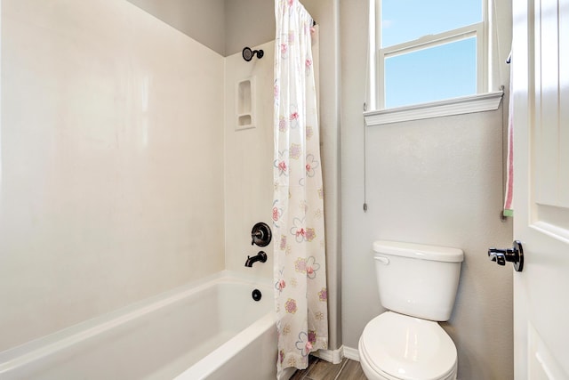 843 Mesa Roja Trl NE, Rio Rancho, NM 87124 - full bathroom featuring toilet, shower / bath combo with shower curtain, wood finished floors, and baseboards