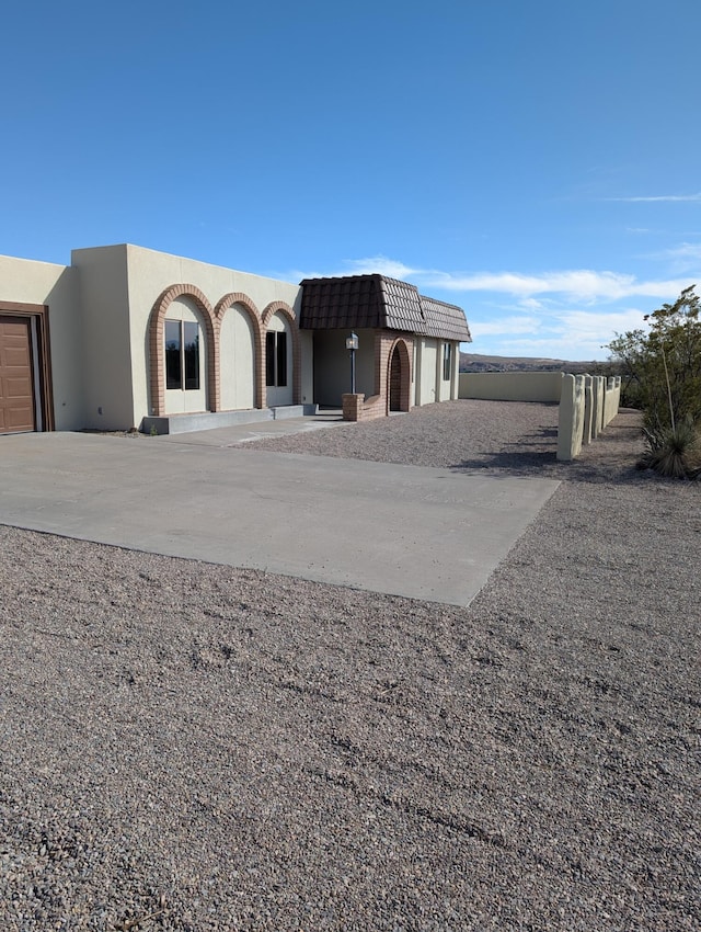 301 Stagecoach Dr, Elephant Butte, NM 87935 - view of front of property with stucco siding and driveway