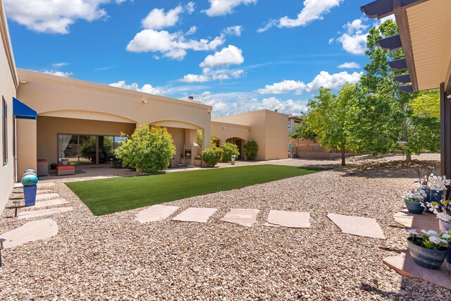 2633 Globe Ct NE, Rio Rancho, NM 87124 - view of yard featuring a patio area