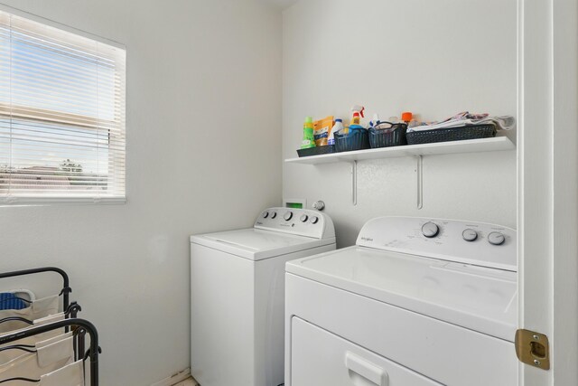10016 Rio Canon Ave SW, Albuquerque, NM 87121 - laundry room with washing machine and clothes dryer