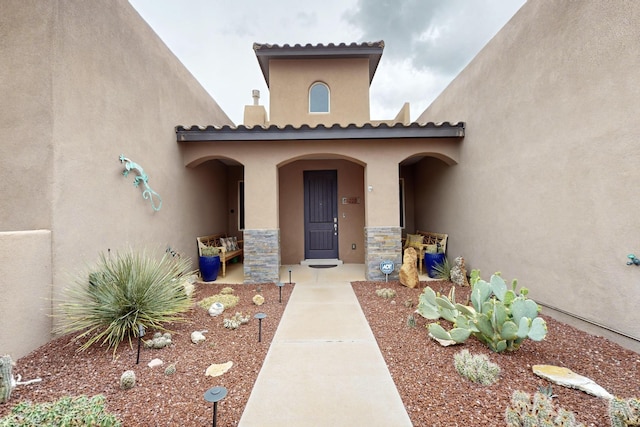 3220 Vatapa Rd NE, Rio Rancho, NM 87144 - view of exterior entry featuring stucco siding and a porch