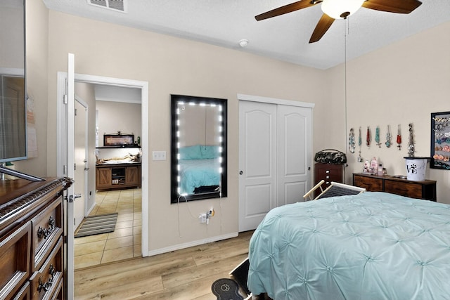 1720 Summer Breeze Dr NW, Albuquerque, NM 87120 - bedroom featuring light wood-style flooring, a closet, and ceiling fan