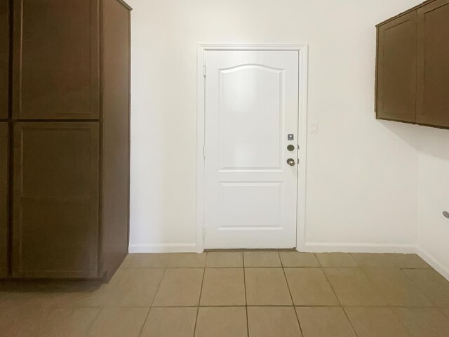 10909 Estribo St NW, Albuquerque, NM 87114 - laundry room with baseboards and light tile patterned floors