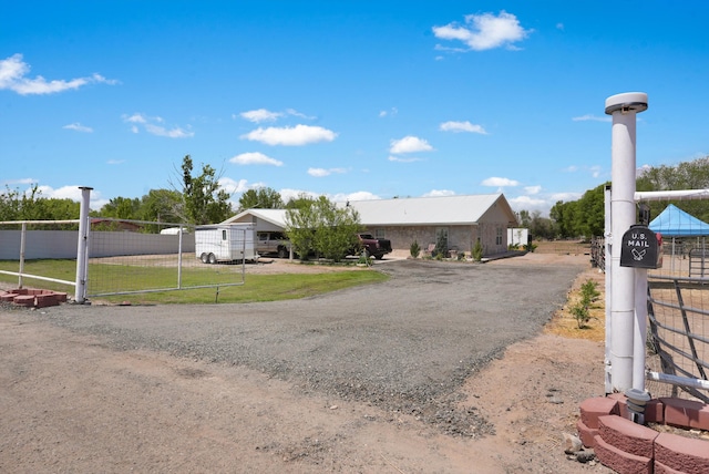 185 La Entrada Rd, Los Lunas, NM 87031 - view of front of house featuring driveway