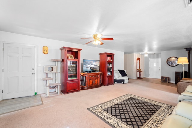 185 La Entrada Rd, Los Lunas, NM 87031 - living area featuring a ceiling fan and carpet