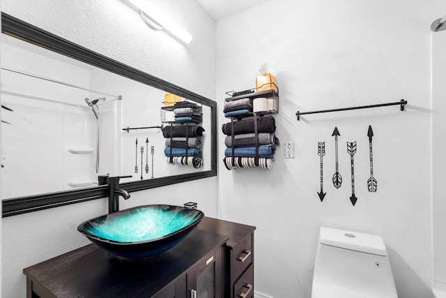 185 La Entrada Rd, Los Lunas, NM 87031 - bathroom with vanity and toilet