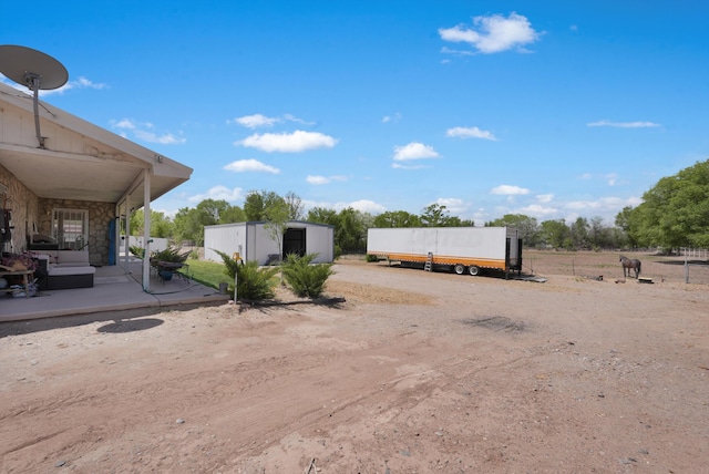 185 La Entrada Rd, Los Lunas, NM 87031 - view of yard featuring a patio area