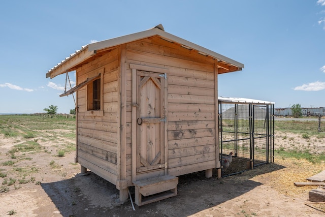 10 Berkshire Rd, Estancia, NM 87016 - view of poultry coop