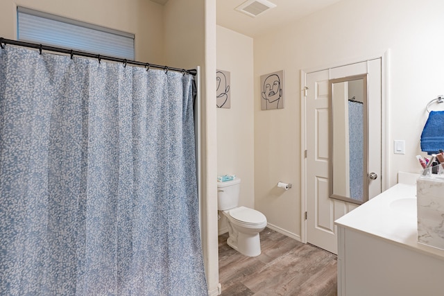 602 Camino Andres, Moriarty, NM 87035 - bathroom featuring wood finished floors, vanity, and curtained shower