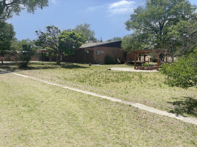 6011 Hubbell Cir SW, Albuquerque, NM 87105 - view of green lawn