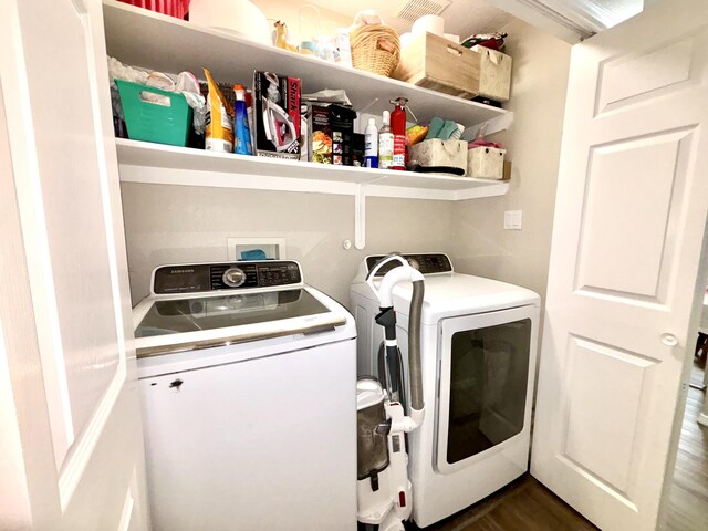1704 Jack Nicklaus Dr, Rio Communities, NM 87002 - laundry area with washing machine and dryer and dark wood-style flooring